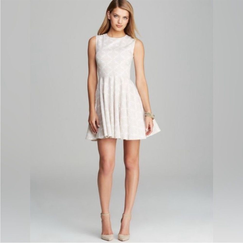 Diane‎ von Furstenberg Jeannie Henna
Fit & Flare Sleeveless Dress - Size 6